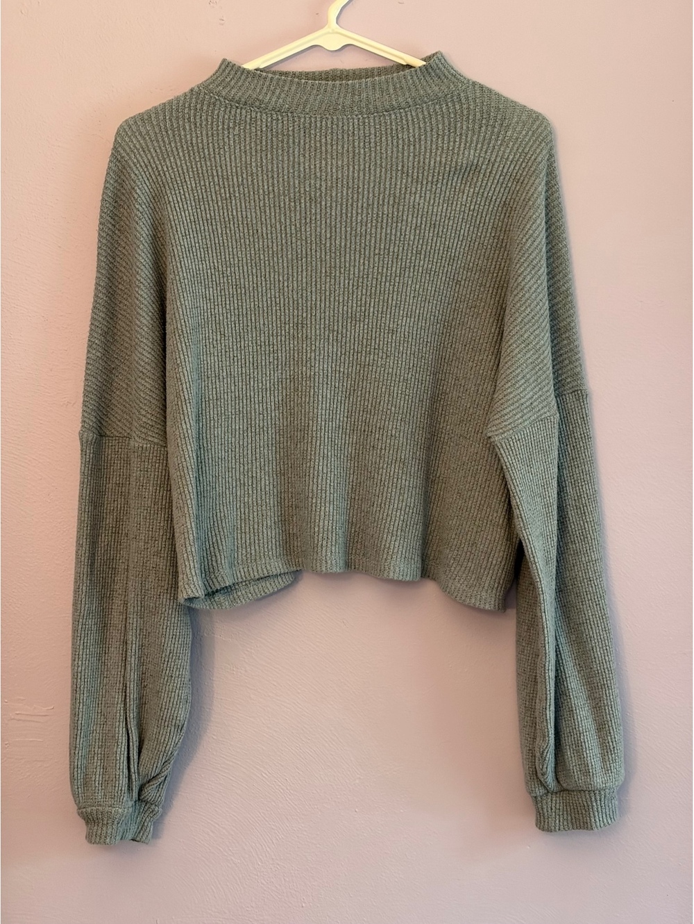 SO Cozy Top Size Medium Blue Gray Ribbed Mock Neck Cropped Slouchy Sweater